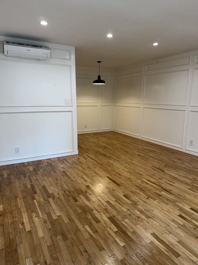 Foto del edificio - 821 Westmount Dr