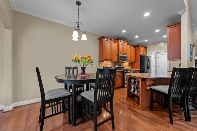 Building Photo - 1923 Strathmore Dr