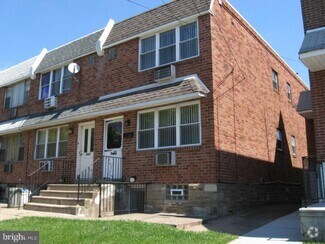 Building Photo - 553 Fanshawe St
