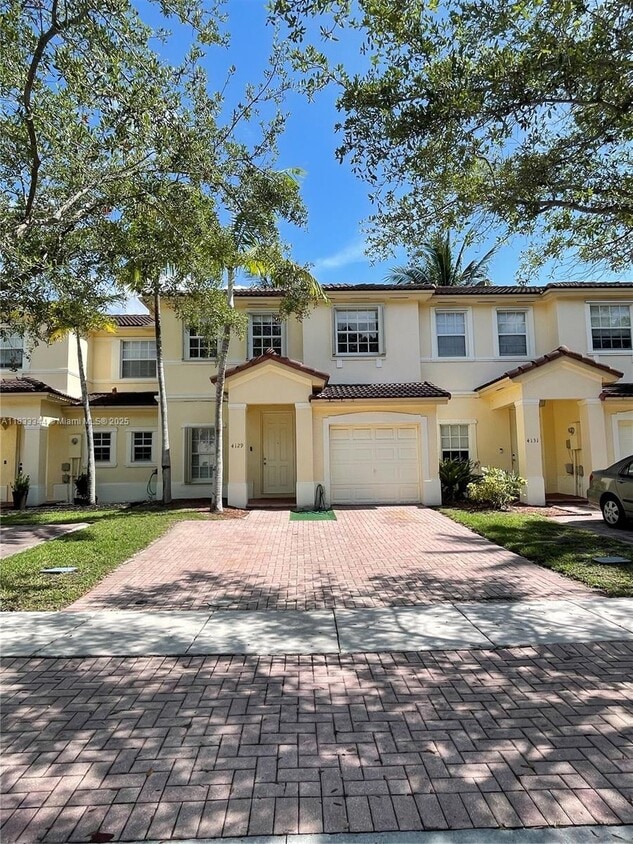 Foto principal - 4129 NE 26th St