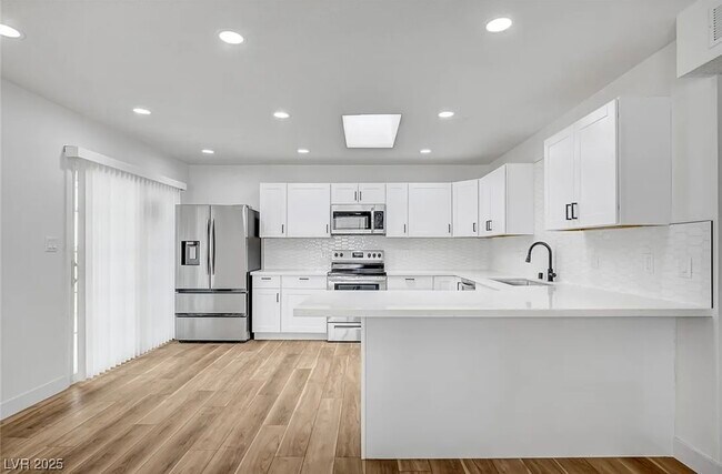 Foto del edificio - 6520 Evergreen Ave