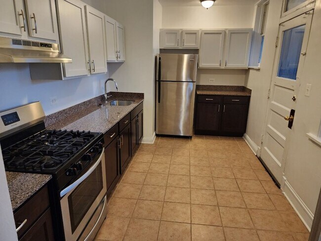 Foto del edificio - 7502 N Hoyne Ave