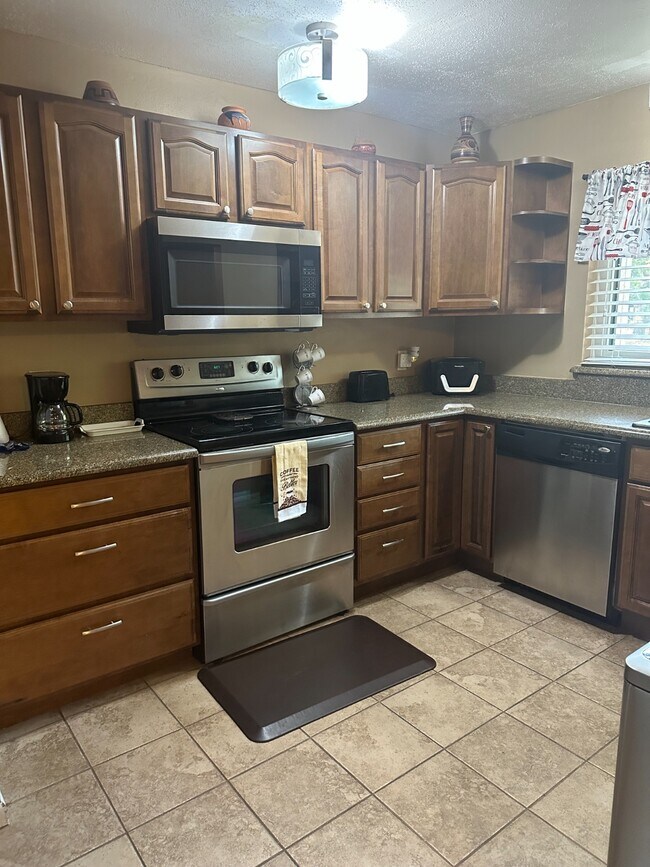 Kitchen - 600 Cranes Way