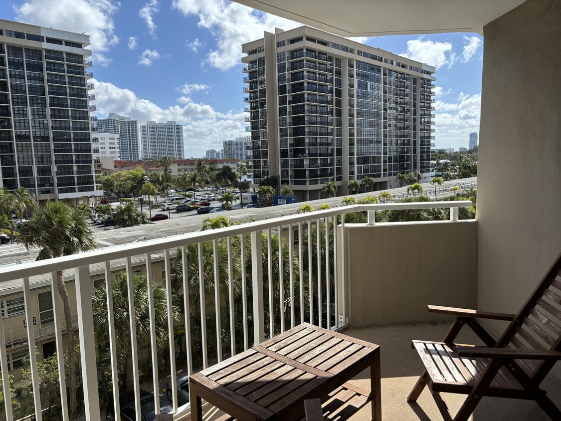 Foto principal - 1985 S Ocean Dr