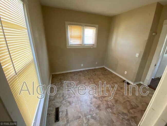 Foto del edificio - 3008 Emerson Ave N