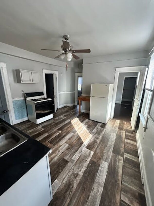 Foto principal - 2549 S 14th St