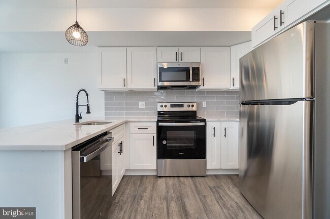 Foto del edificio - 6604 Lansdowne Ave