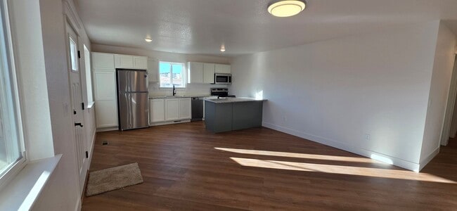 Building Photo - 1026 Center Dr