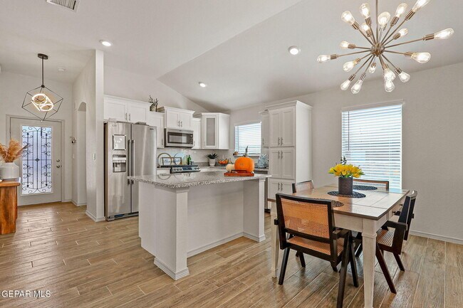 Building Photo - 12741 Gloria Castillo St