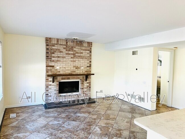 Building Photo - 1318 Braymore Cir E