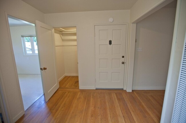 Building Photo - M2416