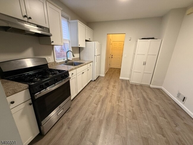 Foto del edificio - 148 Franklin Ave