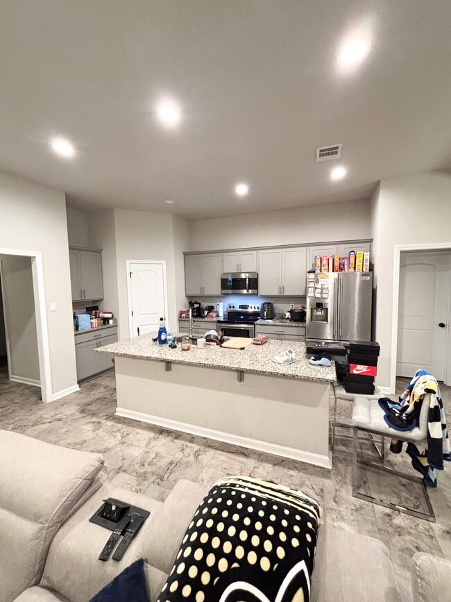 Building Photo - 5037 Park Shore Dr