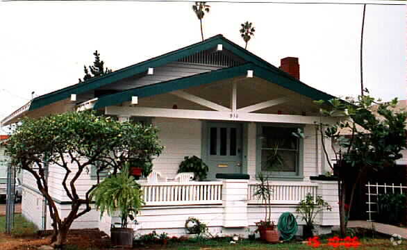 Building Photo - 906-918 E Santa Clara St