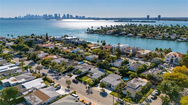 Foto del edificio - 7548 Adventure Ave