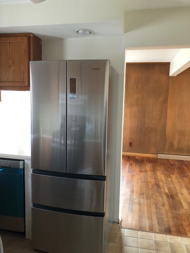 Kitchen - 6425 N Greenmont Rd