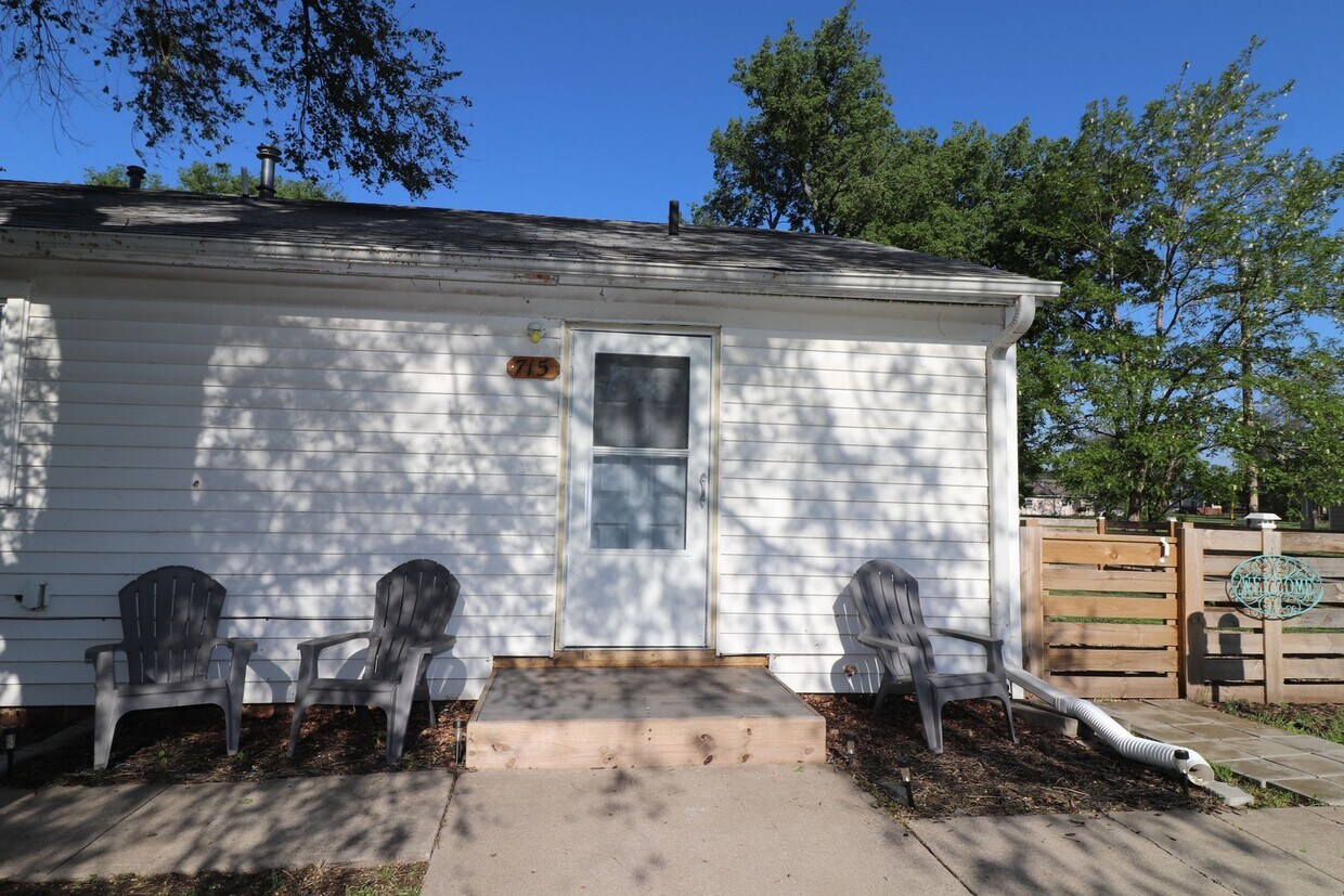 Primary Photo - Updated Duplex for Rent
