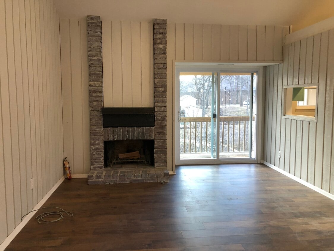 8258 NW Barrybrooke Dr, Kansas City, MO 64151 Condo for Rent in Kansas City, MO