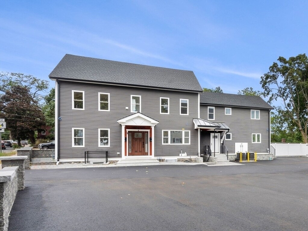 Primary Photo - 31 Andover St