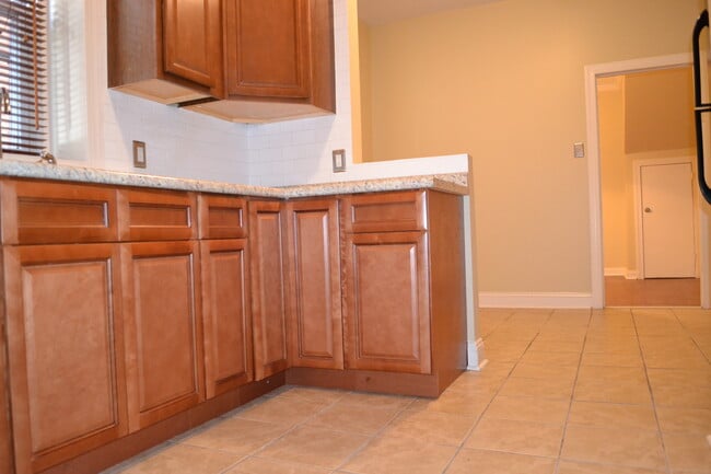 Building Photo - 5755 Larchwood Ave