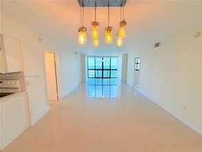 Building Photo - 2333 Brickell Ave