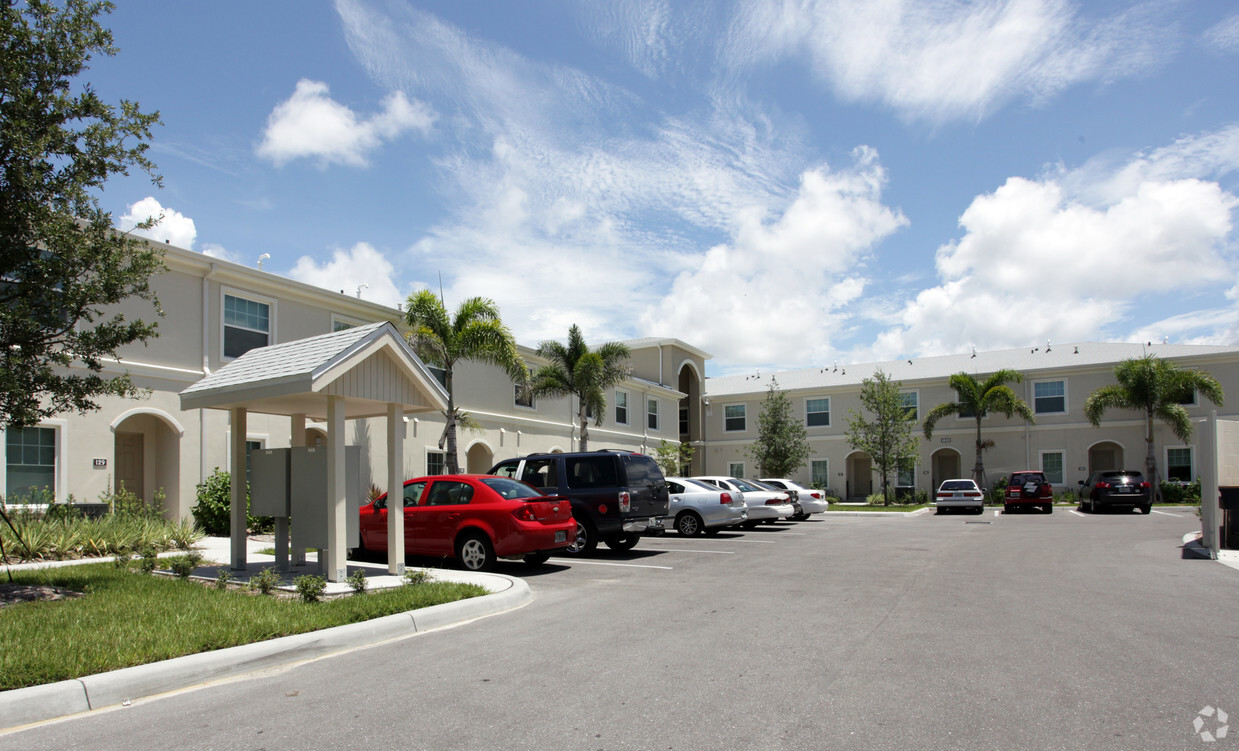 Foto del edificio - King Stone Town Homes