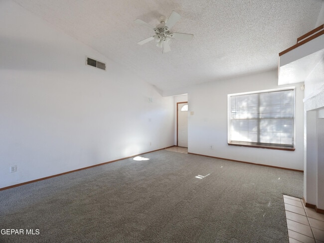 Foto del edificio - 12135 Royal Woods Dr