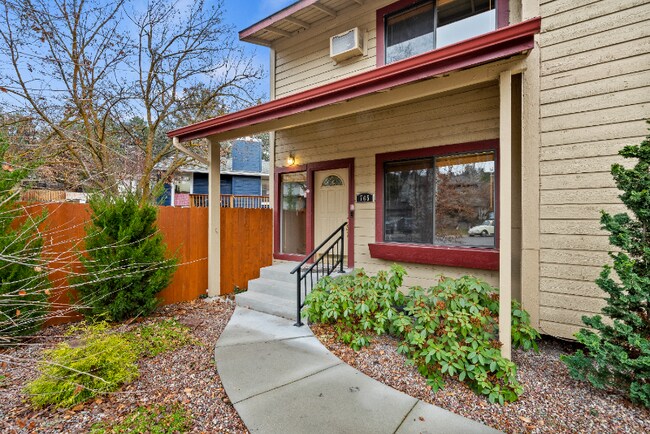 Foto del edificio - 765 Meaghan Pl