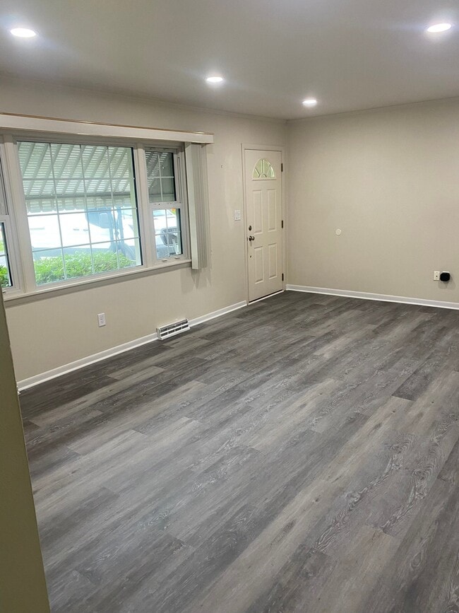 Foto del edificio - 2430 E Grand Ave