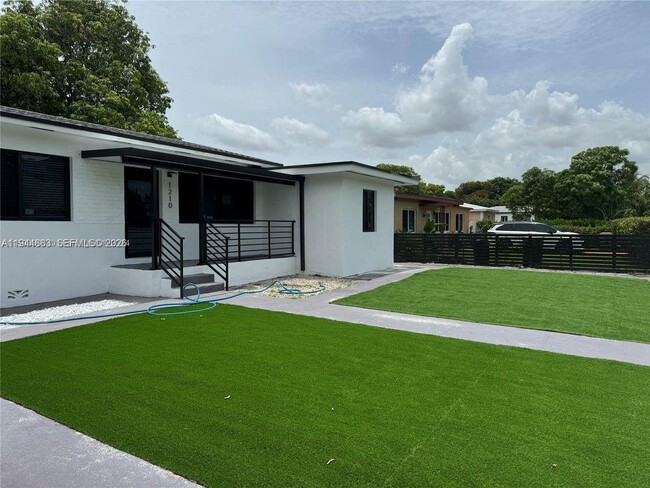 Foto del edificio - 1210 NW 123rd St