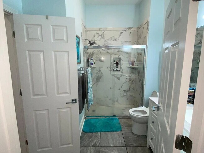 Foto del edificio - "Cozy Urban Retreat: Charming 1-Bedroom Oasis in Charlotte's Vibrant Arts District!"