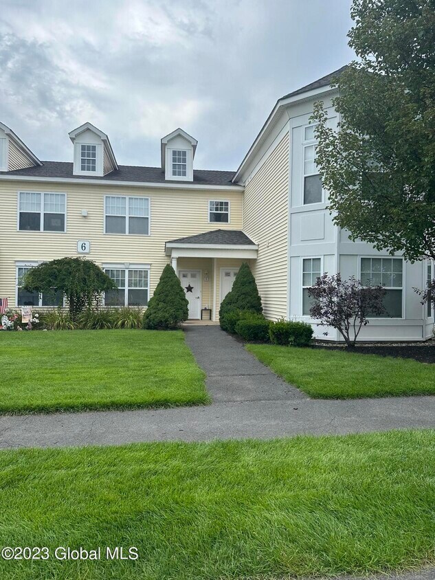 Foto principal - 6 Ascot Cir