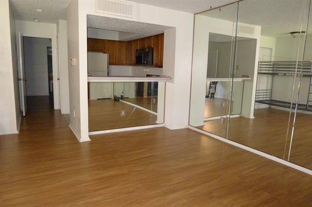 Foto del edificio - 9835 Walnut St