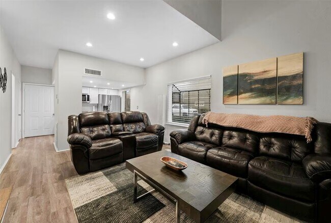 Foto del edificio - 1920 Augusta Dr