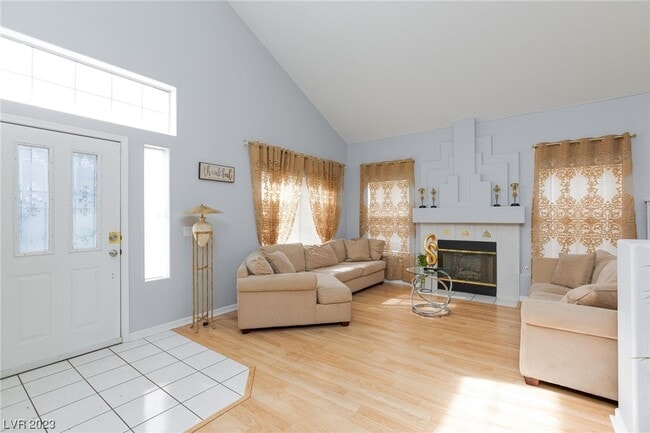 Foto del edificio - 7834 W Gilmore Ave