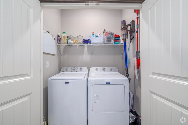 1 habitación, 1 baño - 550 pies cuadrados - Lavandería - Midtown Cottages