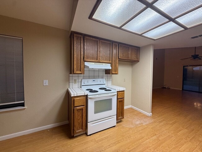 Building Photo - 3 Bed| 2 Bath | 1407SF | 2 Car Garage | Single Story | Tenant pays $175 monthly for WS&G