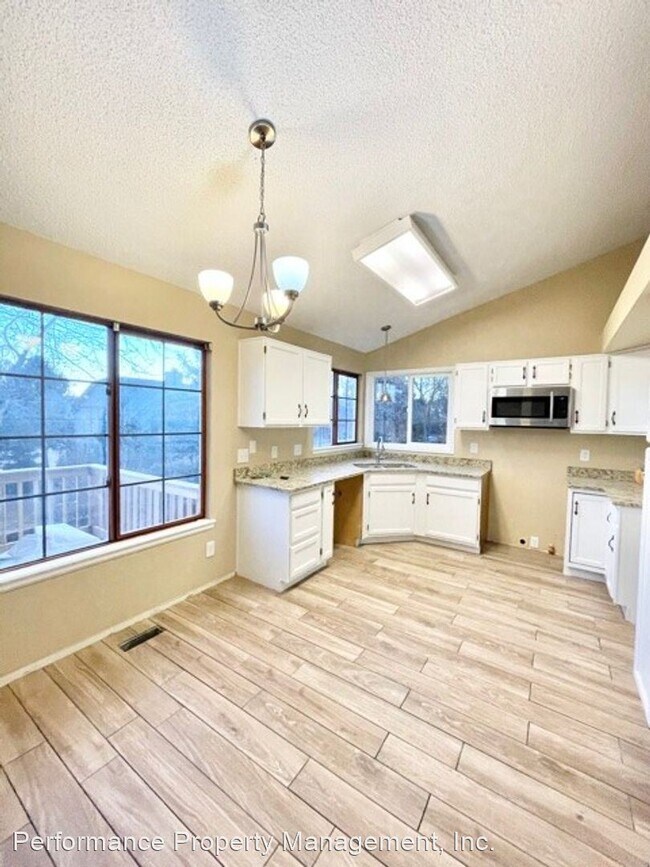 Foto del edificio - 4 br, 3 bath House - 8616 Meadowlark Cir