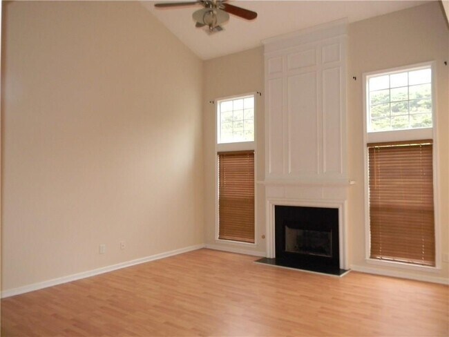 Foto del edificio - 157 Wallnut Hall Cir