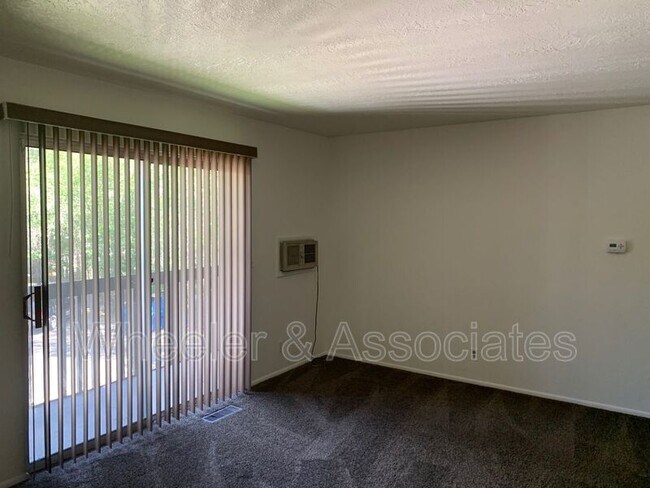 Foto del edificio - 2650 Jefferson Ave