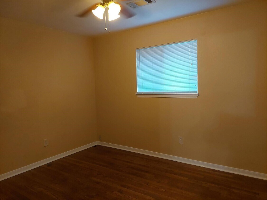 Foto del edificio - 1401 Glenmore Dr