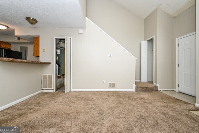 Building Photo - 8536 Pineland Dr