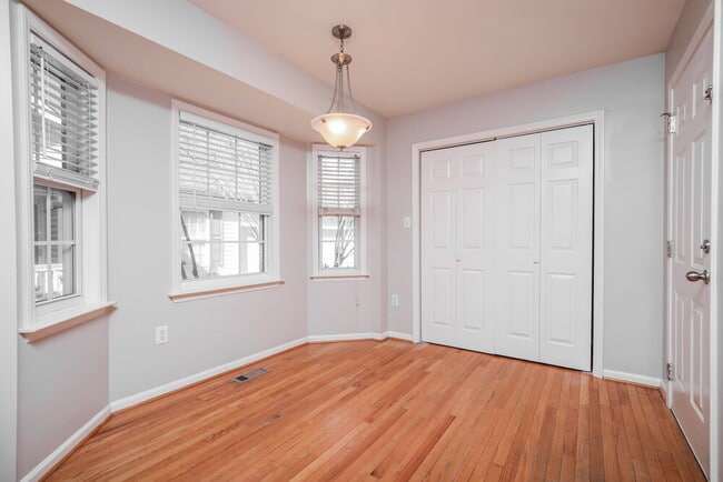 Building Photo - 305 Occidental Dr