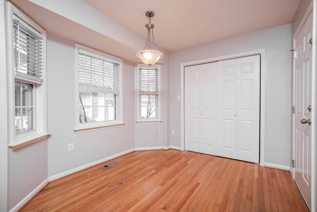 Foto del edificio - 305 Occidental Dr