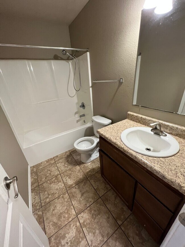 Foto del edificio - Nice 3 Bed 2 Bath house in new housing division off Northridge Drive