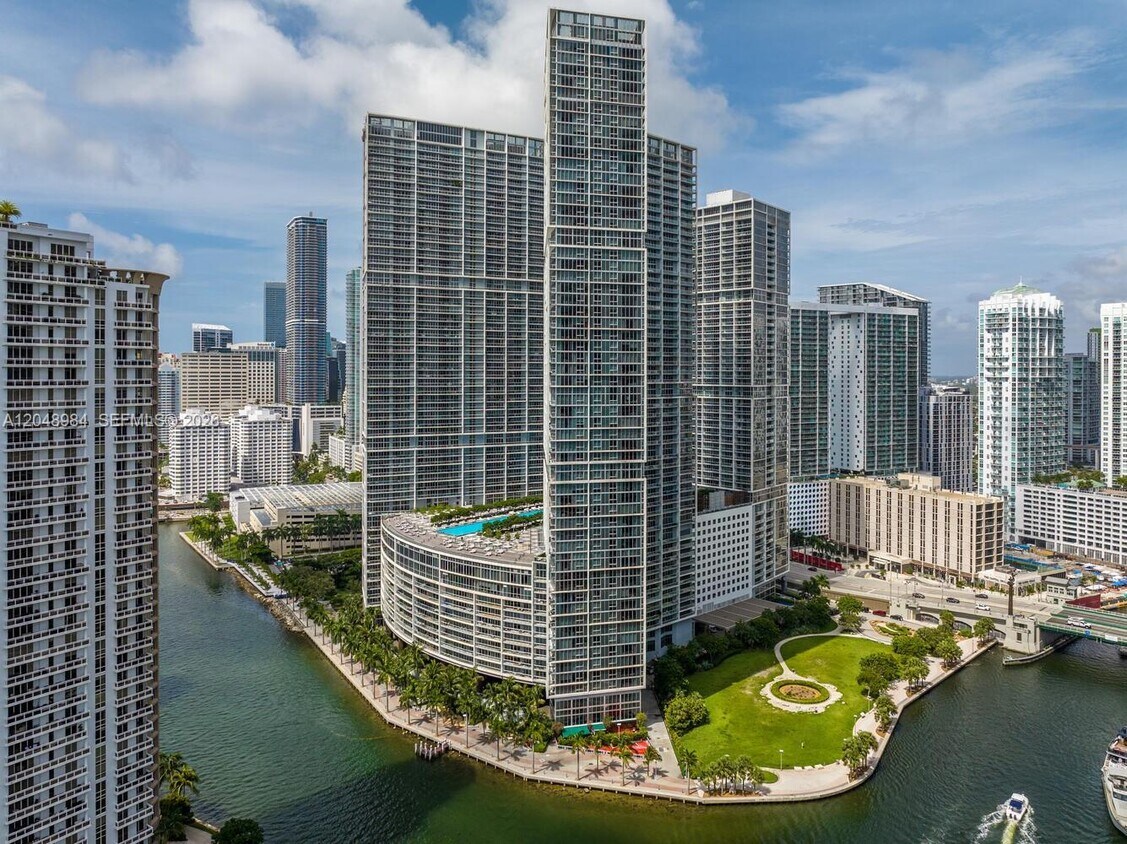 Foto del edificio - 465 Brickell Ave