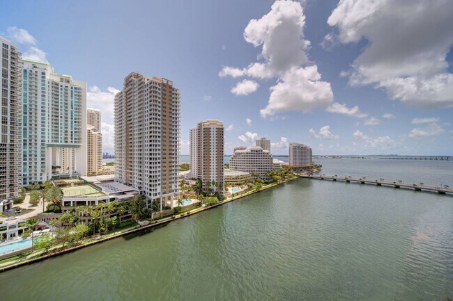 Building Photo - 485 Brickell Ave