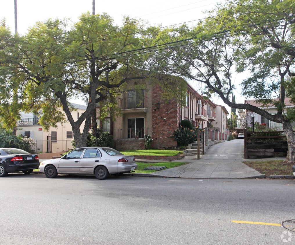 Primary Photo - 3124 Rowena Ave