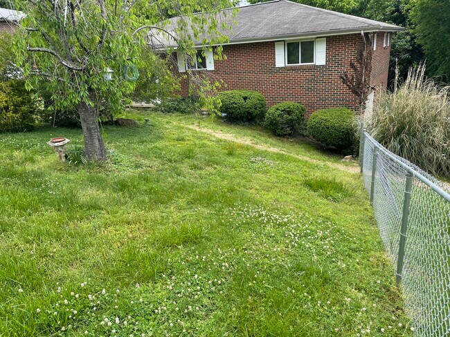 Foto del edificio - 4630 Sherry Ln