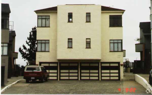 Building Photo - 339-345 Wayne Ave
